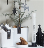 Lübech Living kalenderlys hvid fra Vance Kitira ved juletræer - Fransenhome